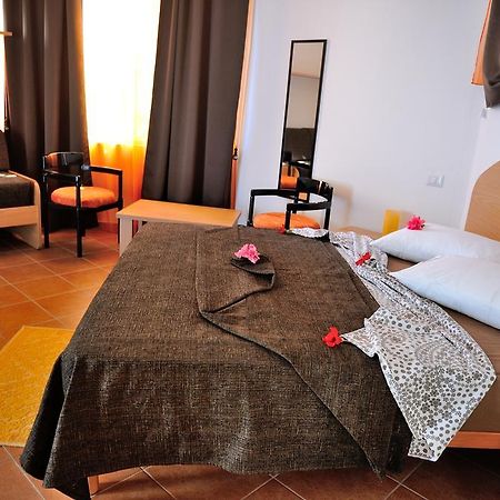 Hotel Hr Costa Rei Муравера Екстериор снимка