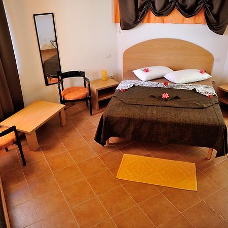 Hotel Hr Costa Rei Муравера Екстериор снимка